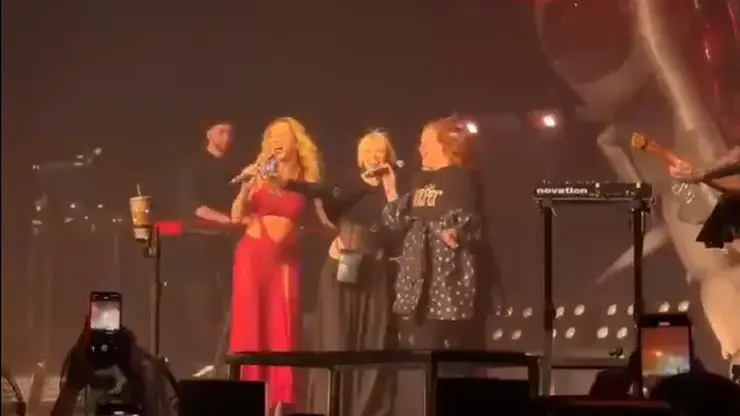 Группа «Оберег» вышла на сцену вместе с Anna Asti на концерте в Красноярске