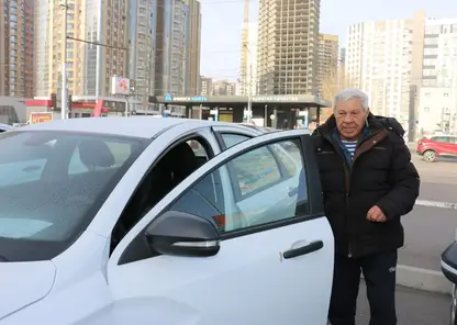 Соцфонд выдал специальные автомобили жителям Красноярского края, пострадавшим на производстве