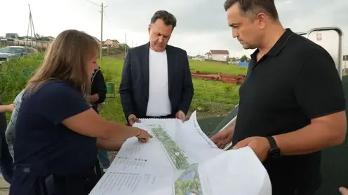 Мэр Красноярска проверил стройку в Солонцах: новый водовод, детсад и парк, который просили жители