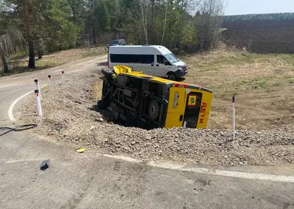 В Иркутской области школьный микроавтобус попал в ДТП