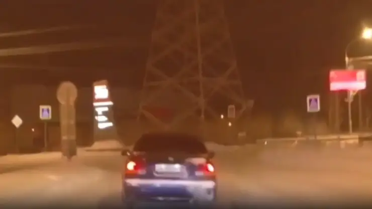 Красноярские полицейские стреляли по колёсам иномарки, чтобы остановить пьяного «гонщика»