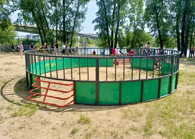 В Красноярске на Татышеве появилась площадка для нетипичного футбола
