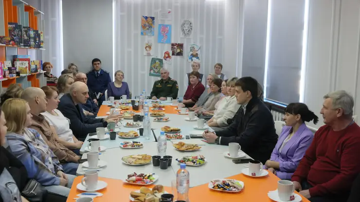 Михаил Котюков поручил чиновникам держаться на постоянной связи с семьями участников СВО