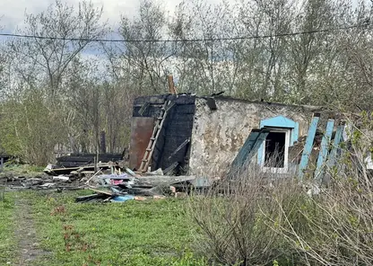 На Кузбассе завершено расследование дела, где мужчина поджег дом и угрожал взрослой дочери убийством