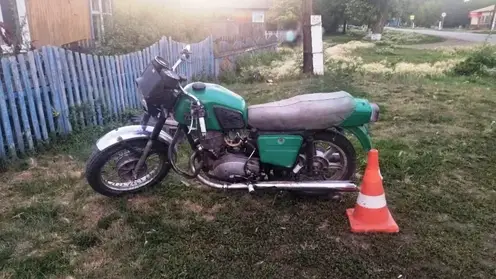 В Красноярском крае 12-летний мотоциклист сбил 8-летнего пешехода