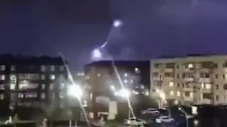 Шаровую молнию засняли жители Хакасии - страшно красивое природное явление