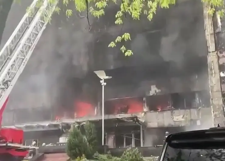 В Москве пылает бизнес-центр «Гранд Сетунь плаза»