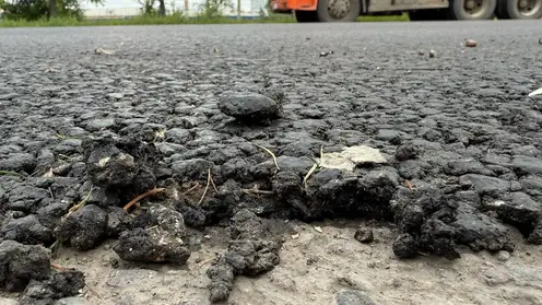 В Красноярске асфальт на Свердловской уложили тоньше нормы