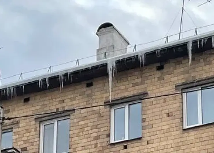 Сосулька повредила машину: как получить компенсацию