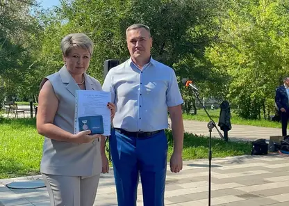 Сосновоборских волонтёров наградили медалями за помощь участникам СВО