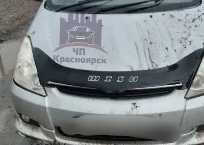 «Тойота» сбила женщину с коляской на пешеходном переходе в Красноярске (видео)