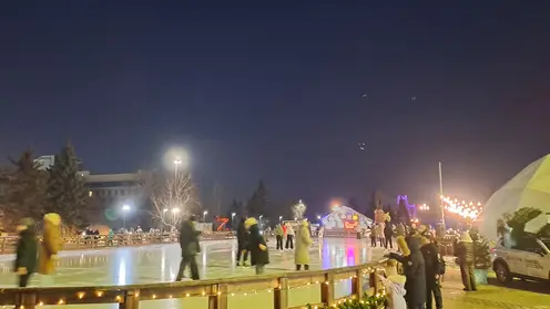 Каток на Стрелке в Красноярске завершает работу в этом сезоне