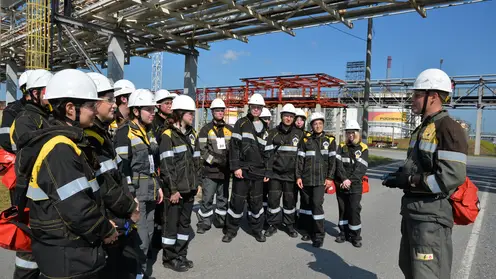 Студенты семи учебных заведений-партнеров «Роснефти» проходят производственную практику на Ачинском НПЗ