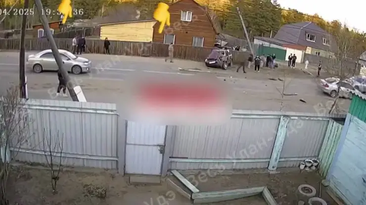 В Улан-Удэ страшное ДТП: две легковушки столкнулись и сделали тройной переворот