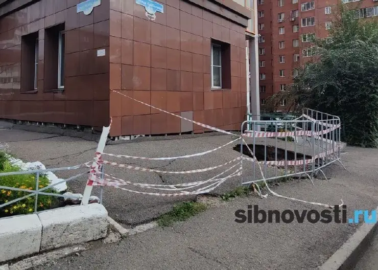 «С такими дождями у нас дом рухнет»: многоэтажка в Железнодорожном районе Красноярска претендует на судьбу дома по улице Бограда