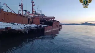 На Камчатке погиб рабочий, еще один пострадал при утилизации судна На Камчатке погиб рабочий, еще один пострадал при утилизации судна