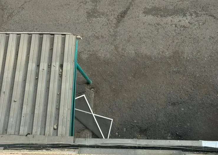 Двухлетняя девочка выпала из окна дома в Ачинске