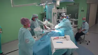 Иркутские хирурги с помощью робота удалили кисту 10-летней пациентке Иркутские хирурги с помощью робота удалили кисту 10-летней пациентке