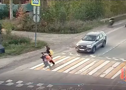 Подросток на мотоцикле сбил семилетнюю девочку в Емельяновском округе