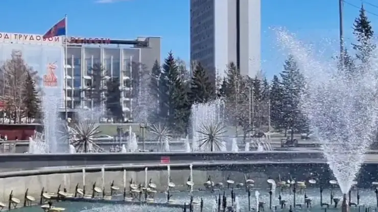 В Красноярске тестируют фонтан на Театральной площади