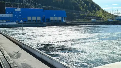 Богучанская ГЭС поддерживает навигацию на Ангаре