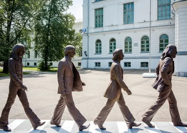 «Гастролирующую» скульптуру The Beatles установят в Томске у ТГАСУ