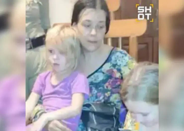 Красноярка, жившая в пещере в Индии с двумя детьми, вернулась в Россию