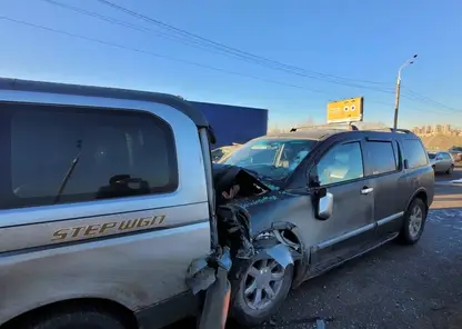 В ДТП на Октябрьском мосту сбили устанавливавшего аварийный знак мужчину