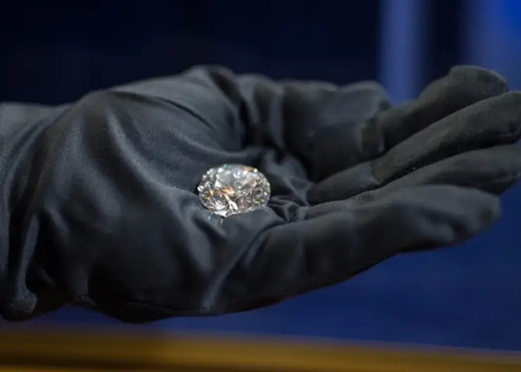 В Якутске на аукционе представили 176 алмазов общей стоимостью 3 млн долларов