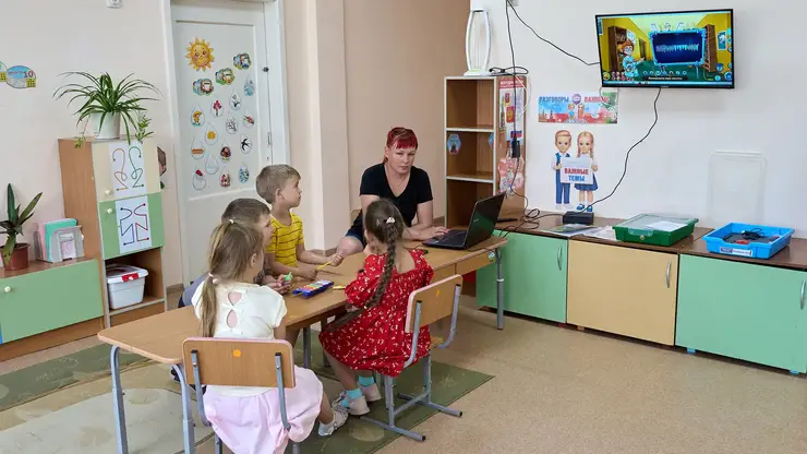 В Кодинске у дошколят появилась своя лаборатория — с роботами и микроскопами