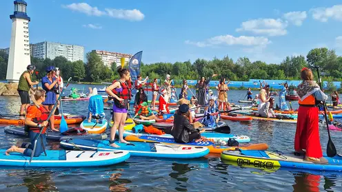 Жемчужина, Дед Мороз и лягушка на сапах: в Красноярске прошёл водный карнавал