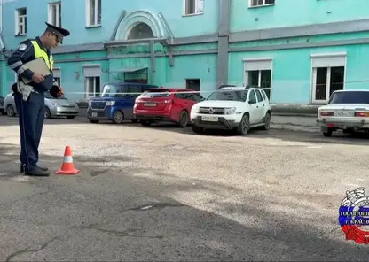 Молодая женщина сбила 6-летнюю девочку во дворе на правобережье Красноярска