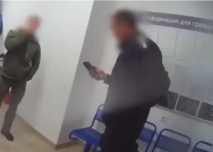 Пассажира из Екатеринбурга арестовали на двое суток за дебош в аэропорту Новокузнецка