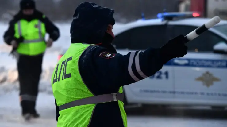 В Красноярском крае водители ездят по встречной полосе из-за ремонта дороги