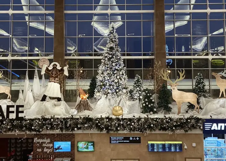 К Новому году украсили красноярский аэропорт