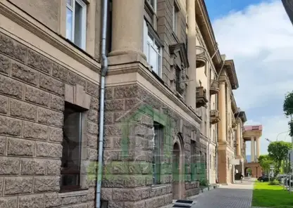 Мрамор, лепнина и колонны: в Красноярске продают престижные квартиры до 15 млн рублей