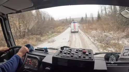 Пропавшую семью в горах Красноярского края, ищут с самолета и мотопараплана