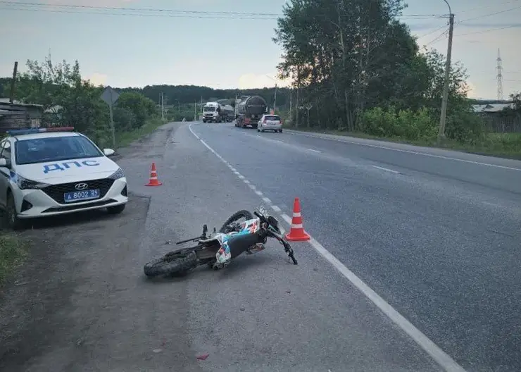 В Красноярском крае пьяный мотоциклист и пенсионер не поделили дорогу 
