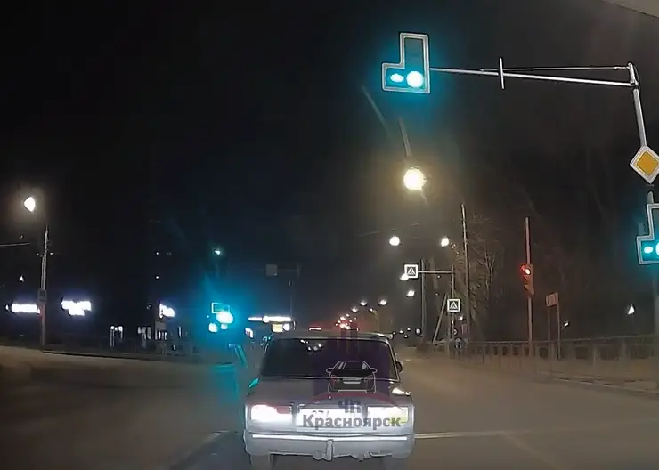 Жители Красноярска увидели в небе яркий метеор