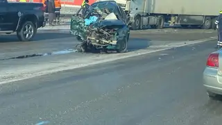 Смертельное ДТП под Красноярском: легковушка столкнулась с фурой