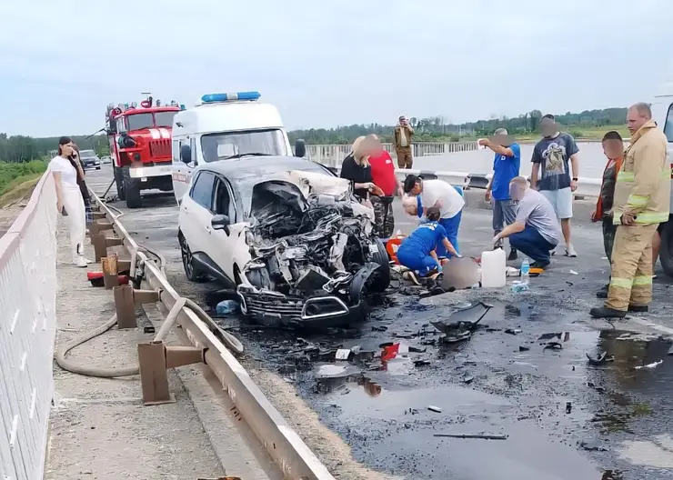Женщина-водитель насмерть сбила дорожного рабочего на трассе под Хабаровском