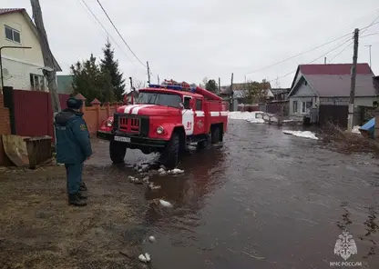 Общежитие техникума в Назарове подтопило талыми водами: учеников пришлось эвакуировать