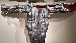 За гранью реальности: в Красноярске открылась выставка Даши Намдакова «Ясновидение»