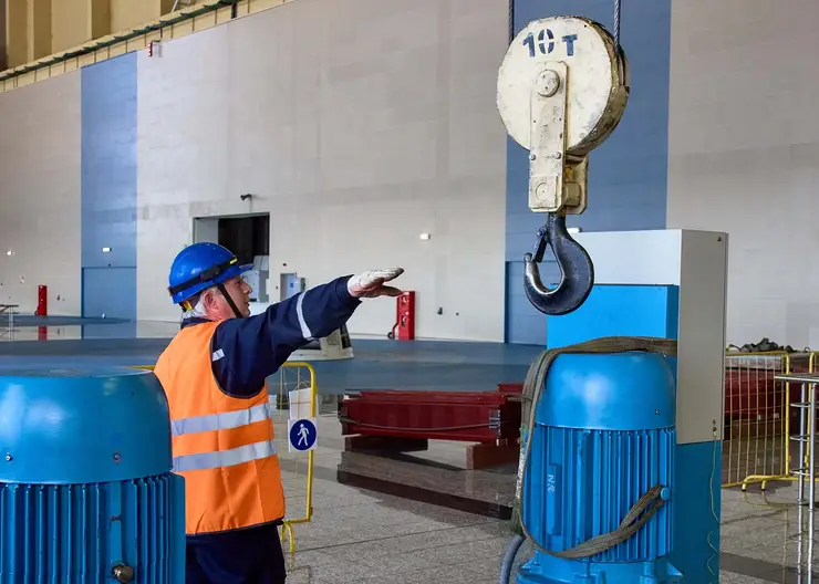 Персонал Богучанской ГЭС приступил к плановому ремонту гидроагрегатов