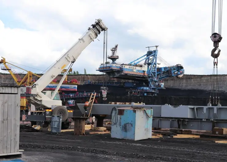 В сервисном подразделении СУЭК впервые изготовили поворотную платформу для шагающего экскаватора