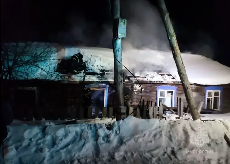 Два человека погибли в ночном пожаре в Большемуртинском районе