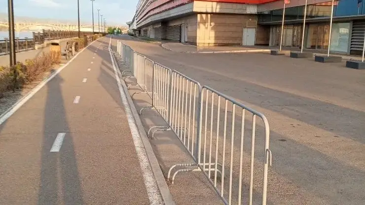 В Красноярске защитили велодорожку у «Галереи Енисей» от припаркованных машин