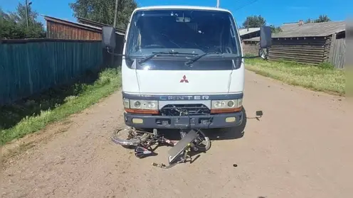 Грузовик сбил 7-летнего велосипедиста в Иркутской области