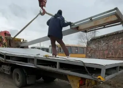 Ветер снес в Красноярске 9 незаконных щитов