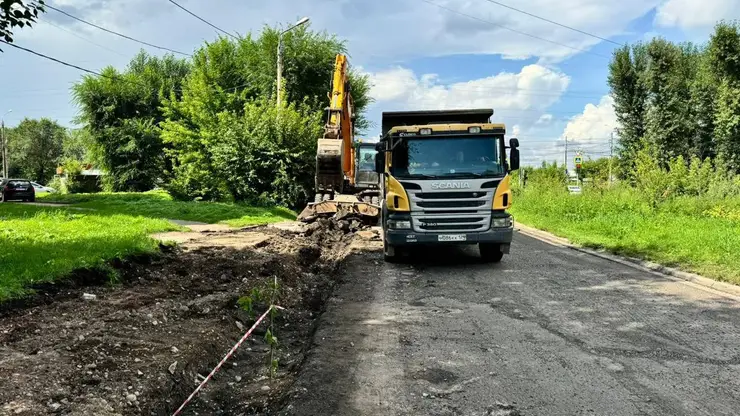 В Красноярске начали ремонтировать улицу Быковского в Зелёной Роще